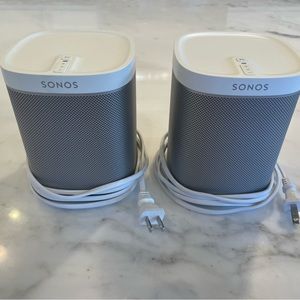 (2) Sonos Play 1 Speakers
